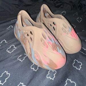 Foam Runners “sand gray” Sz 9k kids